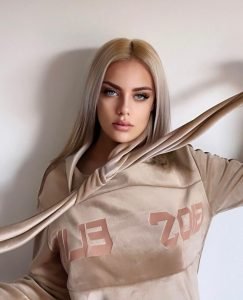 Desiree Manfredi esordisce in libreria con "Una vita da influencer".